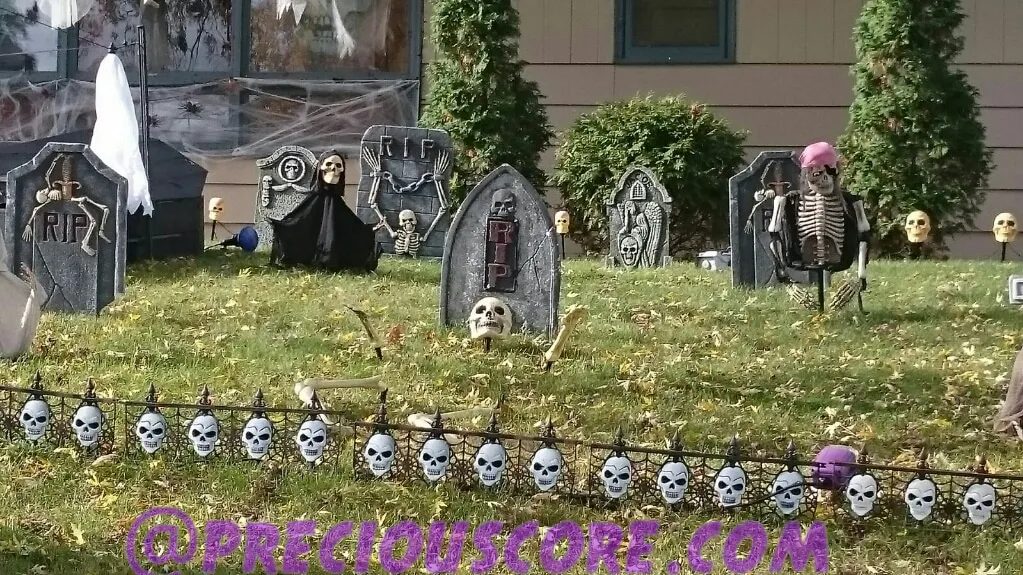HERE’S WHAT’S UP: HALLOWEEN PHOTOS