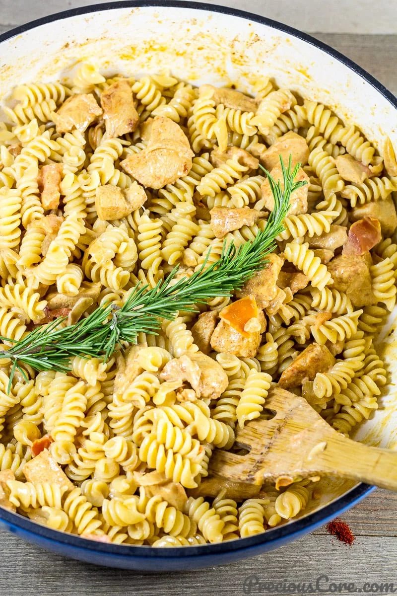One Pot Creamy Macaroni and Chicken