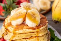 Fluffy Banana Pancakes Recipe with Cinnamon and Maple Syrup