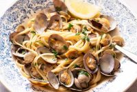 Linguine alle Vongole: Classic Italian Clams and Garlic Pasta