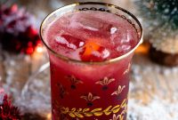 Cranberry Prosecco Fizz with Christmas Spice