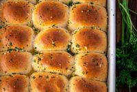 Fluffy Garlic Butter Dinner Rolls Recipe