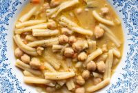 Pasta e Ceci: Classic Italian Chickpea and Pasta Soup Recipe