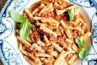 Fresh No-Cook Tomato Pasta Sauce Recipe for Quick Dinners