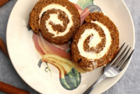 Pumpkin Roll Cake Recipe with Cream Cheese Filling
