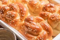 Soft and Fluffy Challah Dinner Rolls Recipe