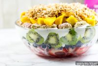 7-Layer Fruit Salad Recipe with Creamy Yogurt and Crunchy Topping