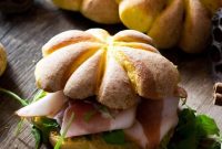 Pumpkin Dinner Rolls Recipe for Soft, Fluffy Loaves