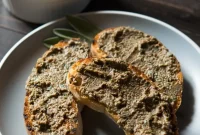 Tuscan Chicken Liver Pâté Crostini Recipe