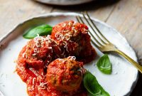 Classic Italian Polpette al Sugo: Homemade Meatballs in Tomato Sauce