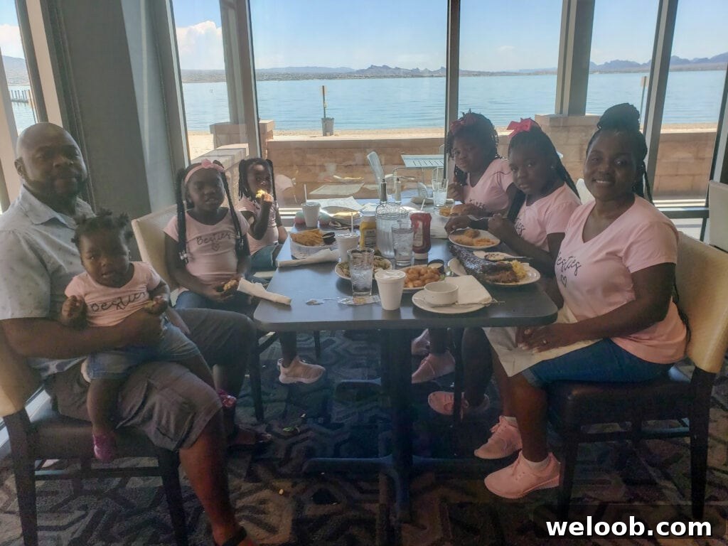 Family Dining at Havasu Landing