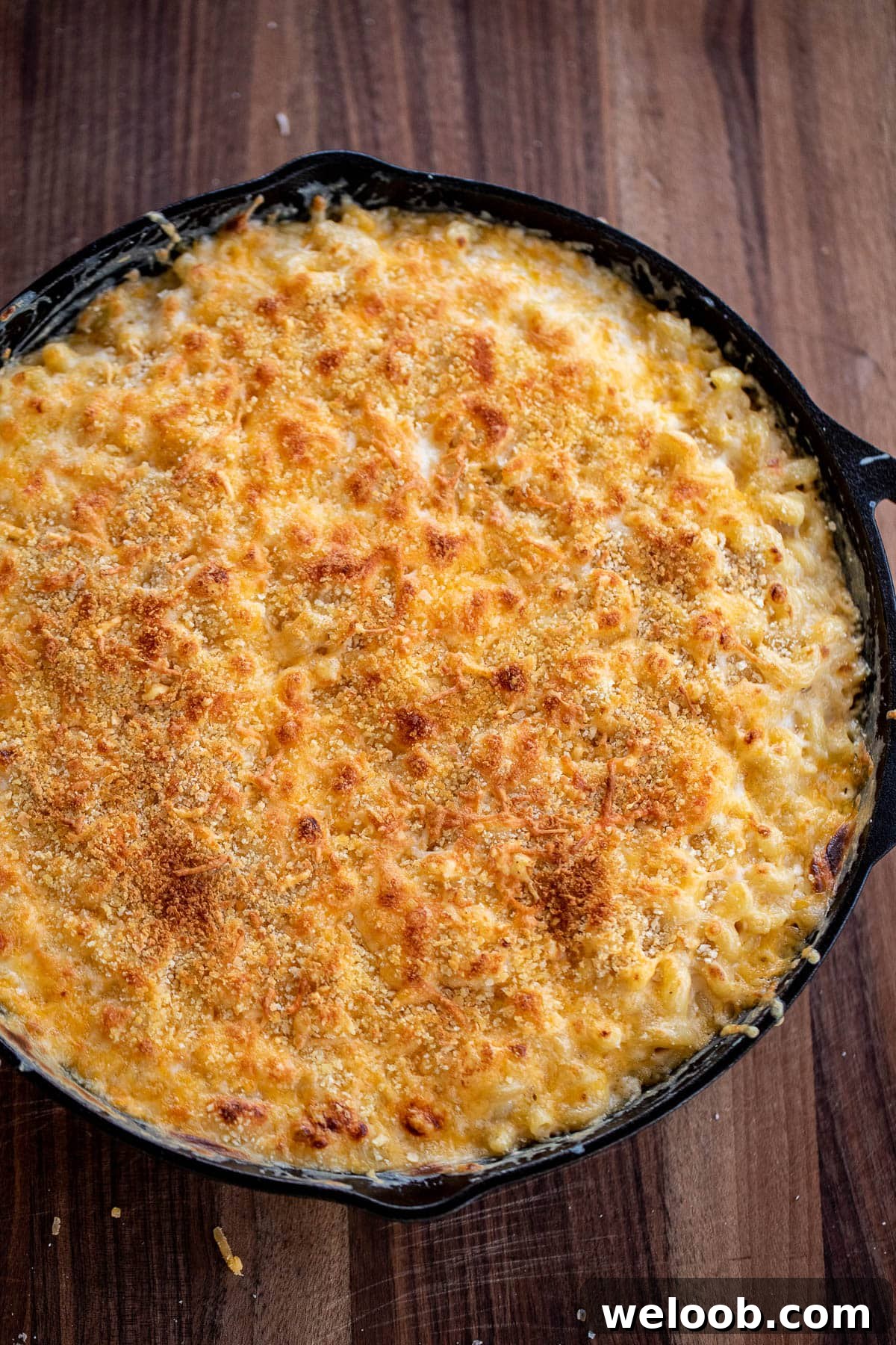 Baked mac and cheese with crunchy topping