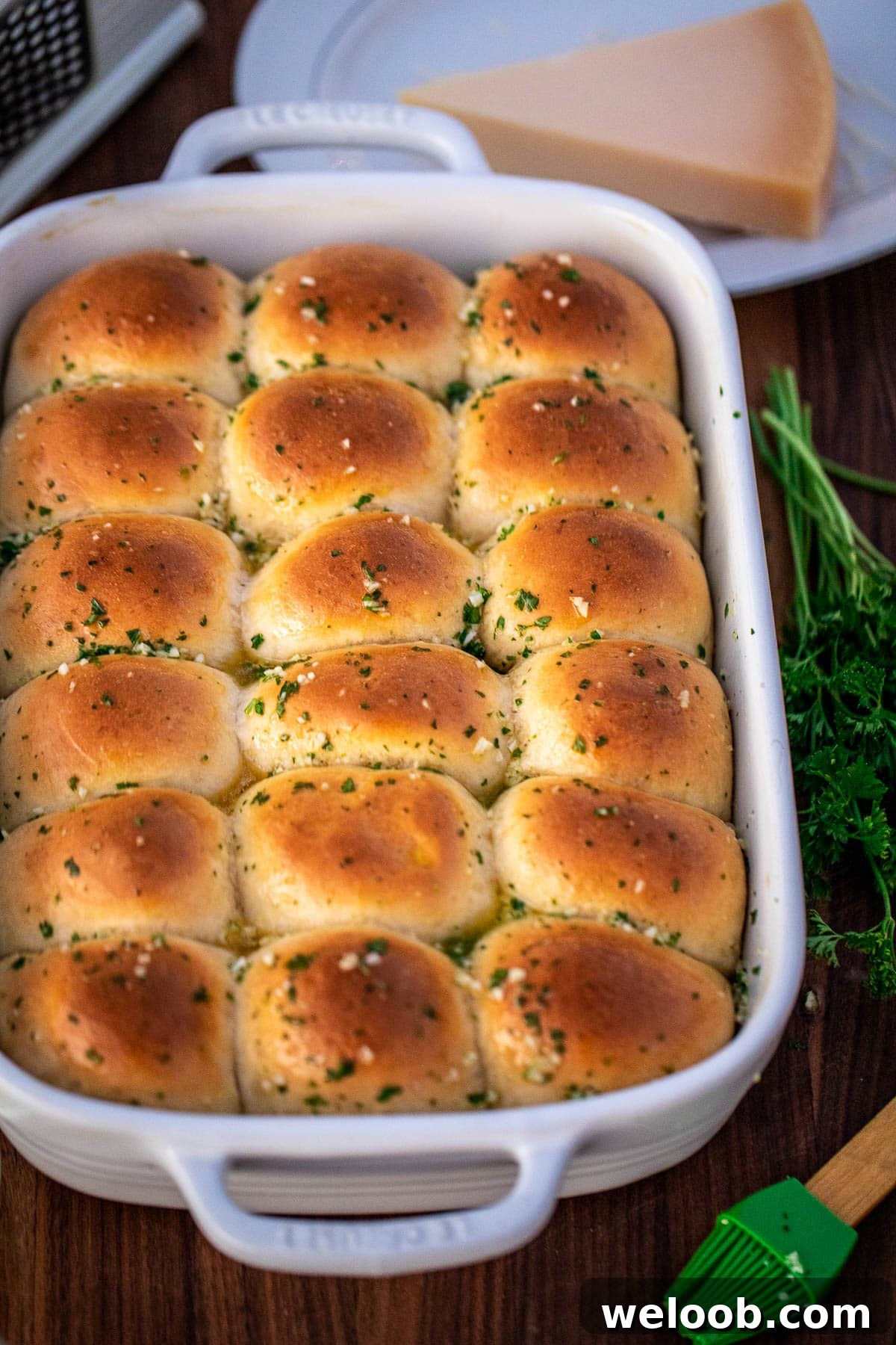 Complete baking dish of garlic dinner rolls