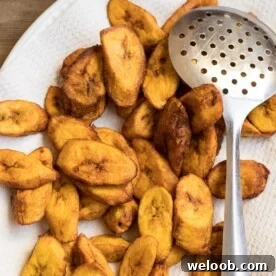 Sweet fried plantains placed on paper towel