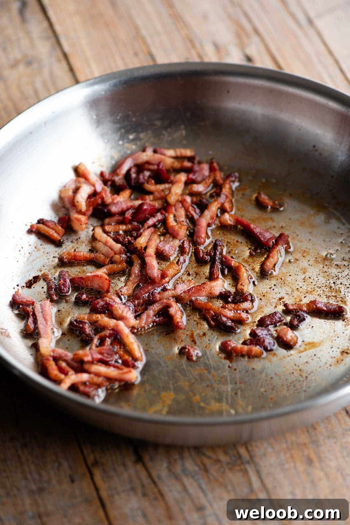 A frying pan with crispy pancetta.