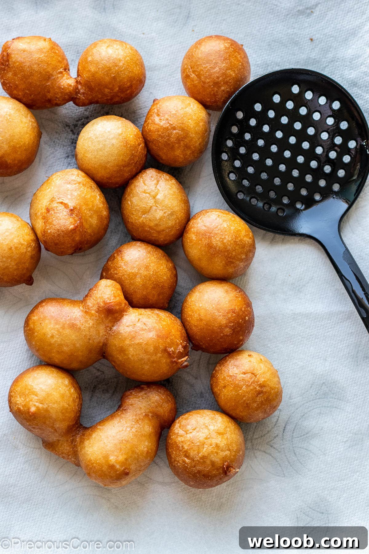 Fried snack on paper towels.