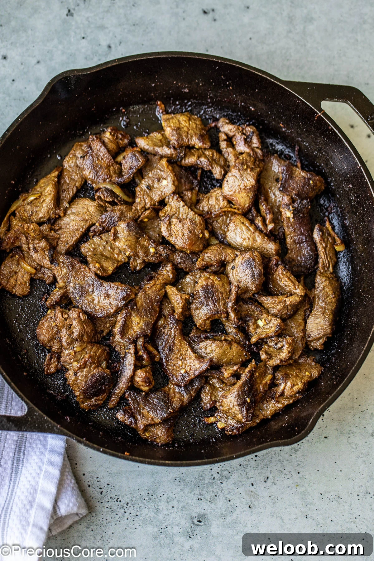 Cooked beef in a cast iron pan.