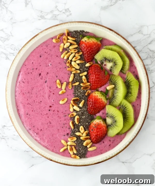 Berry banana smoothie bowl www.insidetherustickitchen.com