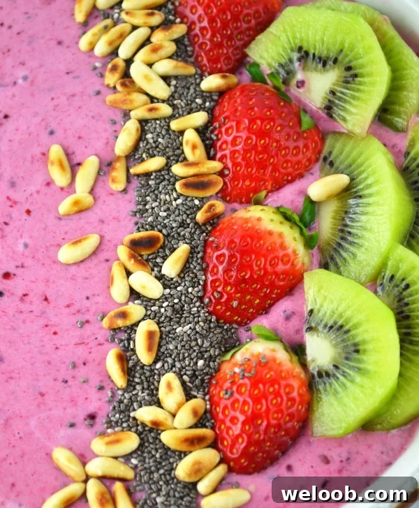 berry banana smoothie bowl www.insidetherustickitchen.com