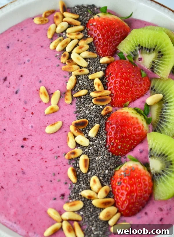 Berry banana smoothie bowl www.insidetherustickitchen.com