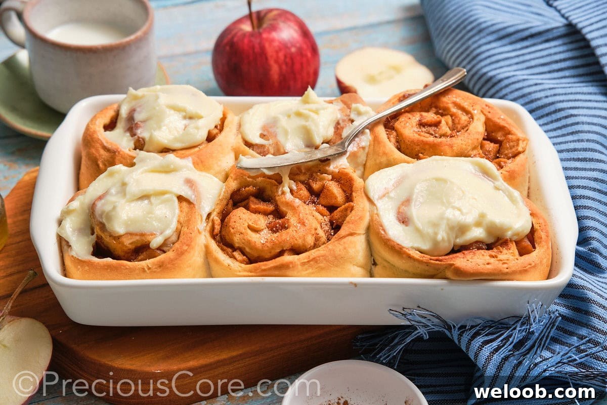 Six cinnamon rolls in a baking dish.