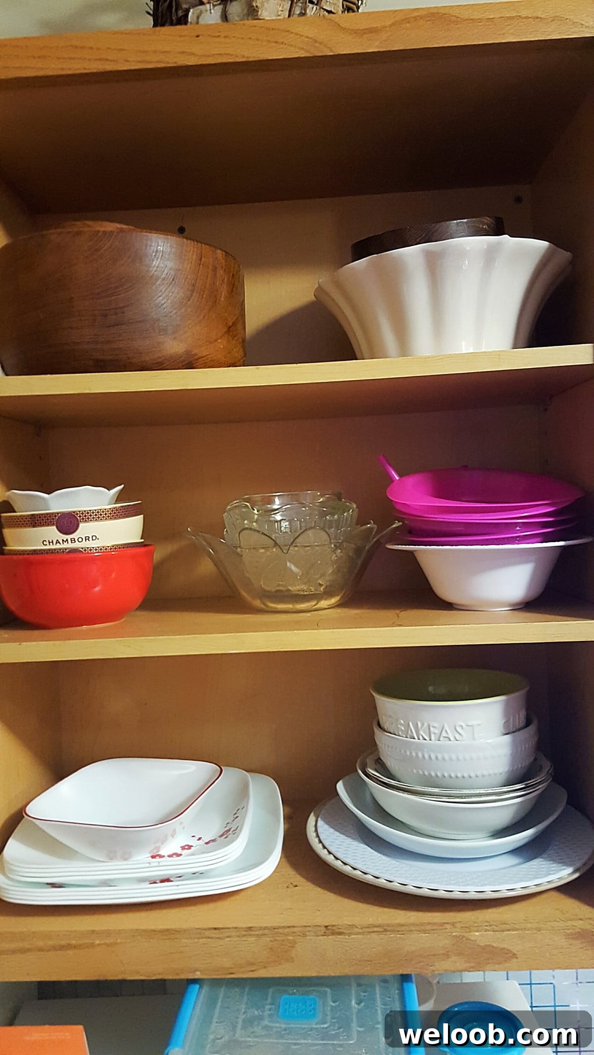 plates cabinet
