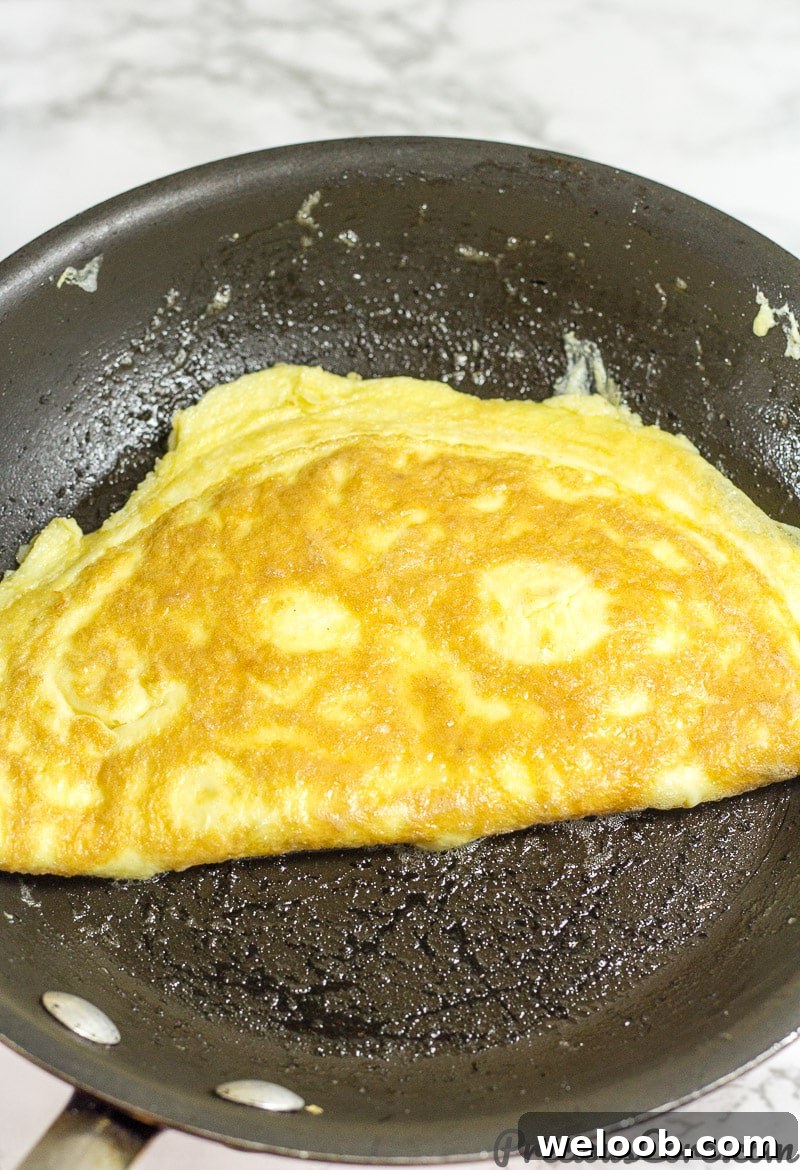 How to make an omelet with cheese - step 4